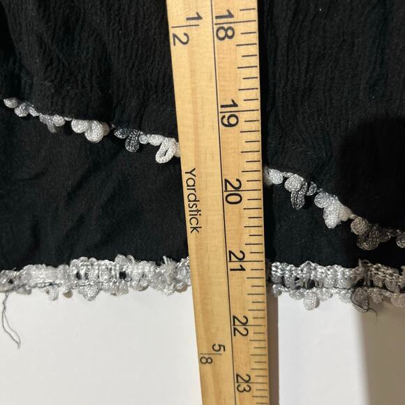 FASHION FUSE Black Embroidered 100% Rayon flowy Blouse Womens Size Large - Picture 4 of 5